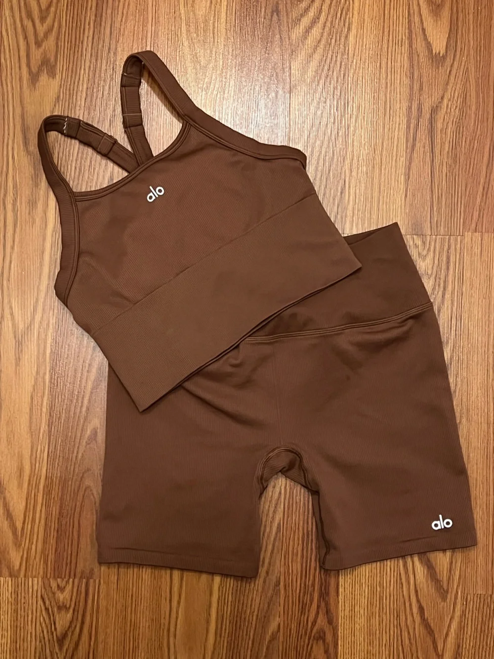 Alo Yoga Movement Set in Chestnut